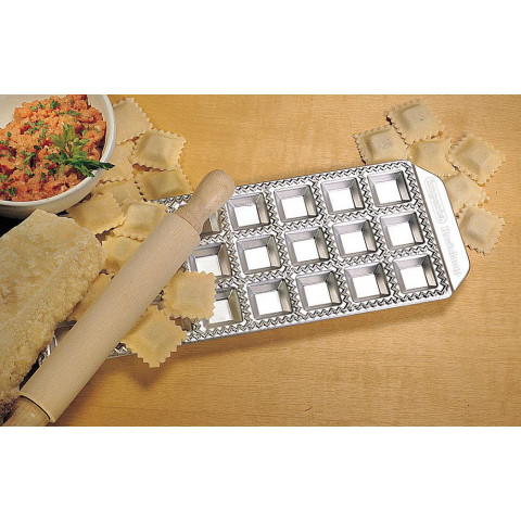 IMPERIA Ravioli classici ravioli forma nyújtóval - 24 osztás