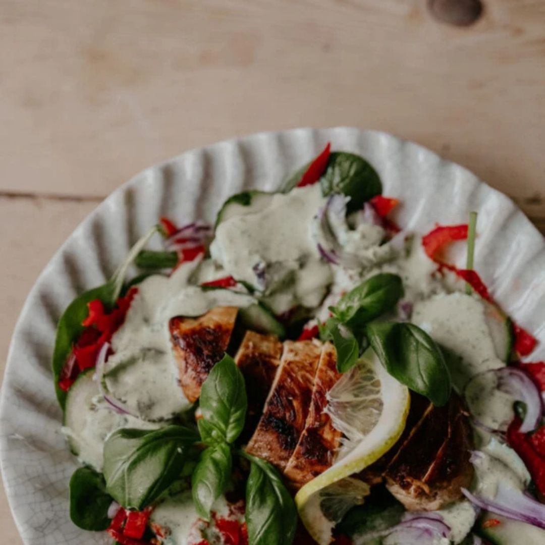 Friss, citrusos pácolt csirkés saláta krémes öntettel - ANKARSRUM robotgéppel